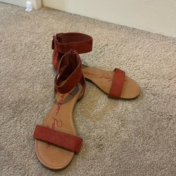 excellent used condition American Rag  orange/red suede sandals - Picture 3 of 6